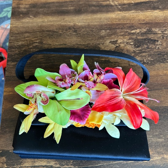 Moo Roo Black and Red Clutch with Modern Design - Picture 7 of 8